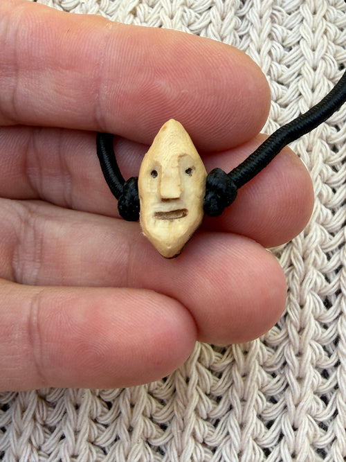 Armbandwichtel Wippel handgeschnitzt aus magischer Baumperle