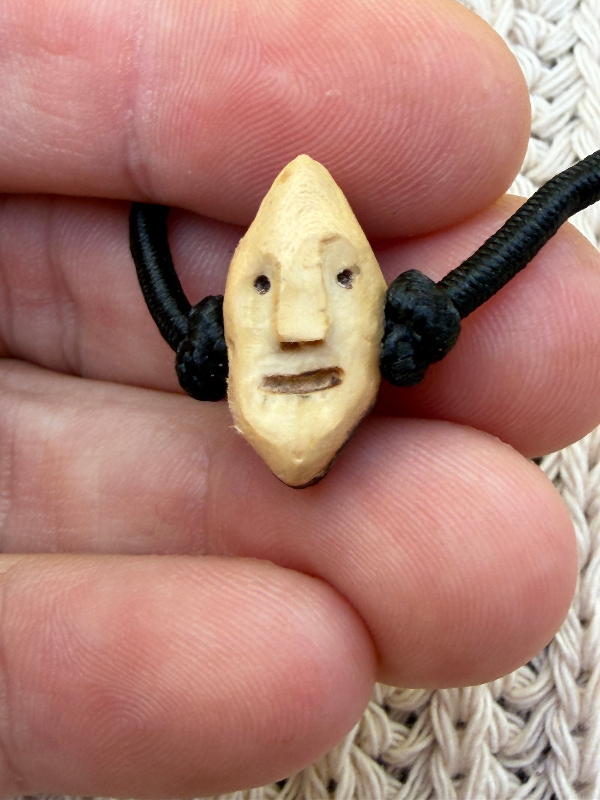 Armbandwichtel Wippel handgeschnitzt aus magischer Baumperle