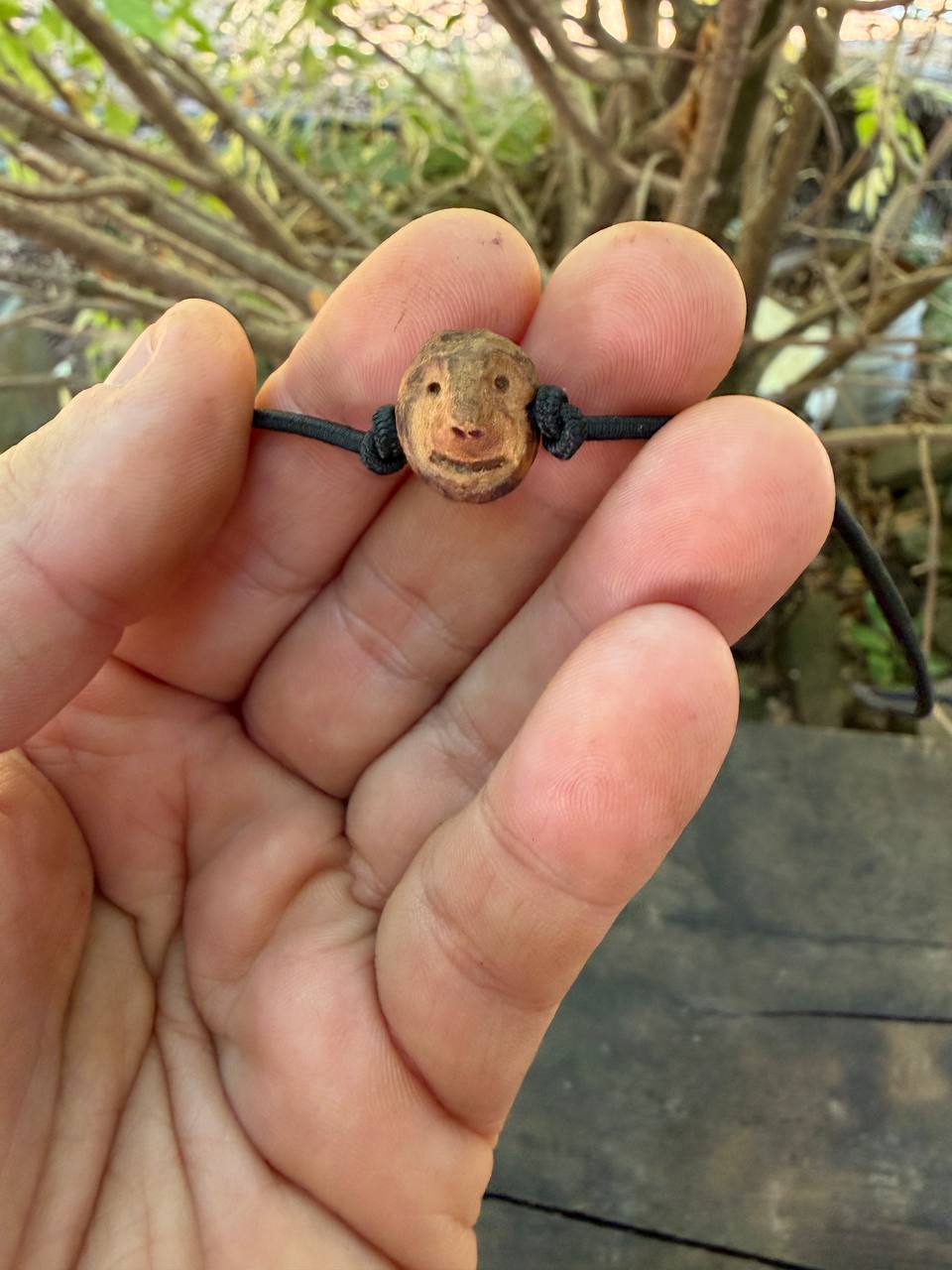 Armbandwichtel Wiggerl handgeschnitzt aus magischer Baumperle