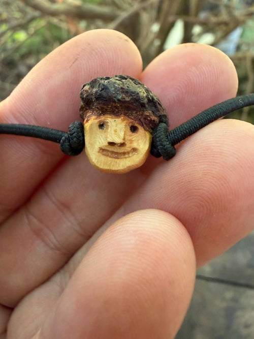 Armbandwichtel Bibbel handgeschnitzt aus magischer Baumperle