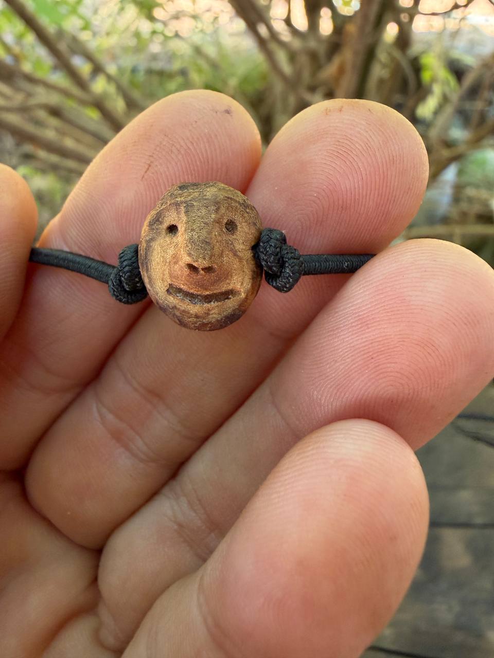 Armbandwichtel Wiggerl handgeschnitzt aus magischer Baumperle