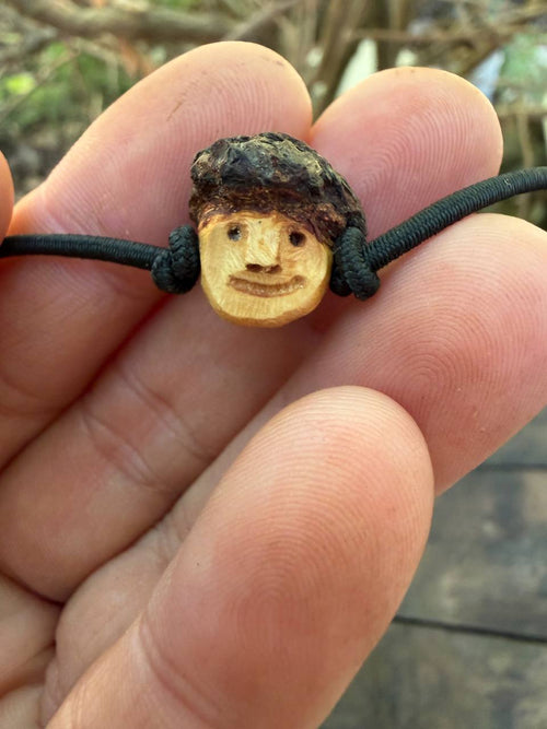Armbandwichtel Bibbel handgeschnitzt aus magischer Baumperle