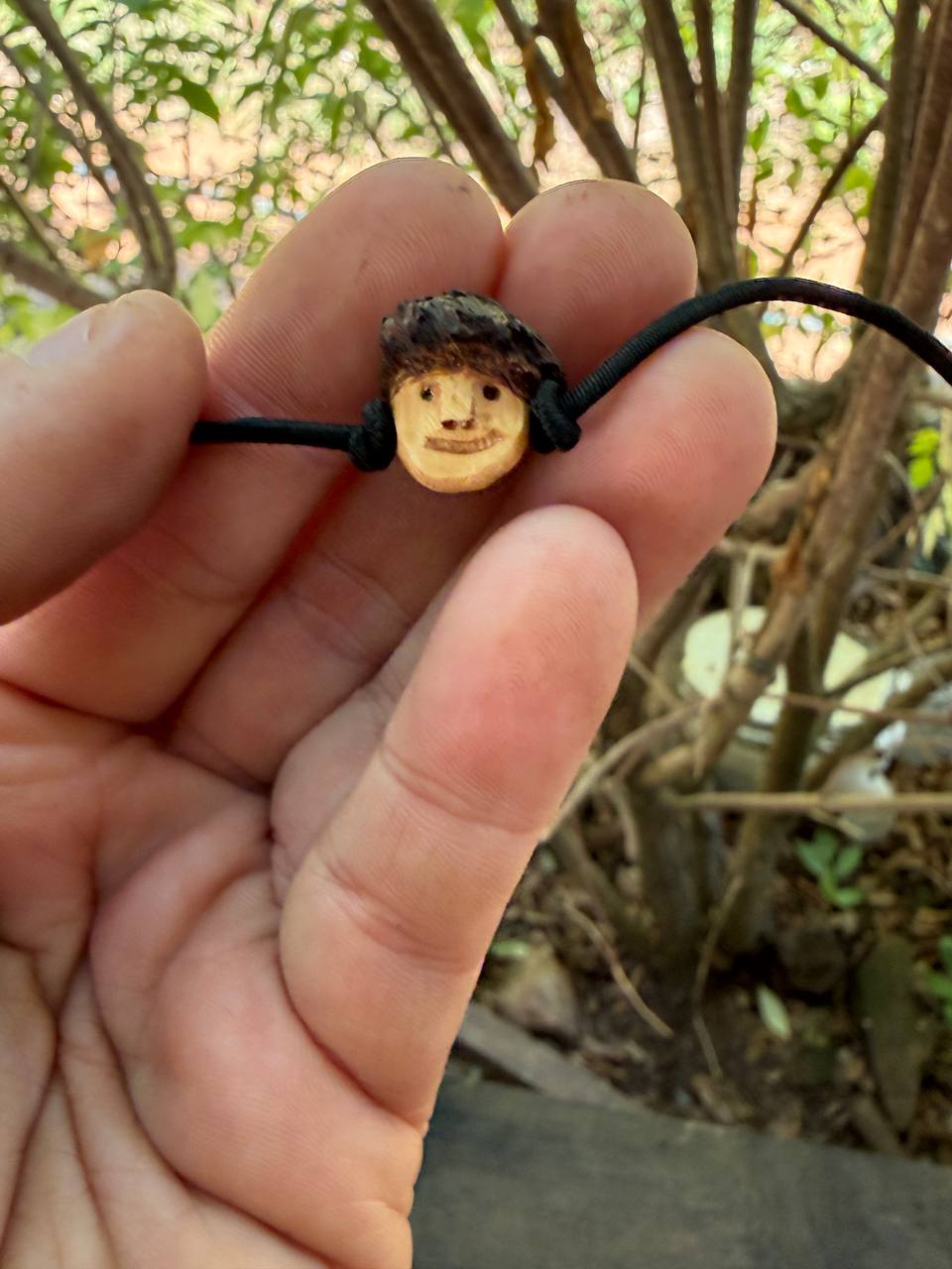 Armbandwichtel Bibbel handgeschnitzt aus magischer Baumperle