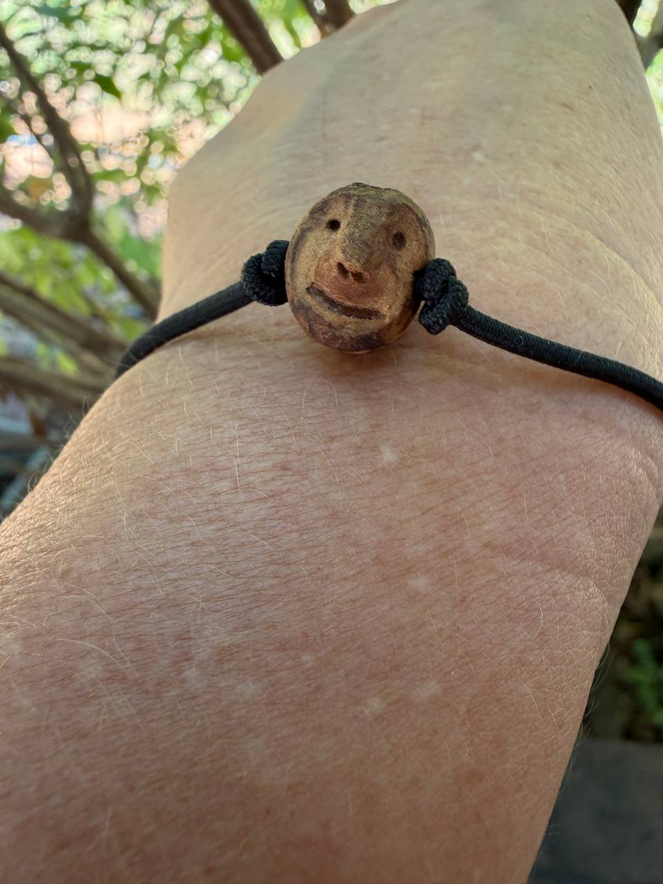 Armbandwichtel Wiggerl handgeschnitzt aus magischer Baumperle