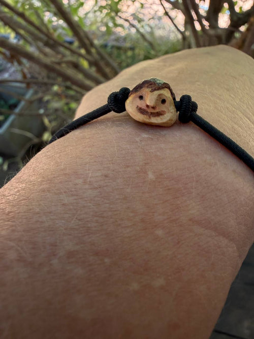 Armbandwichtel Trölf handgeschnitzt aus magischer Baumperle