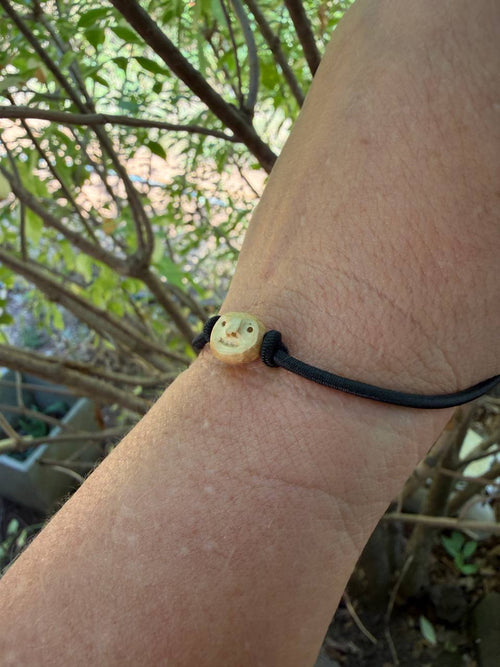 Armbandwichtel Knuffi handgeschnitzt aus magischer Baumperle