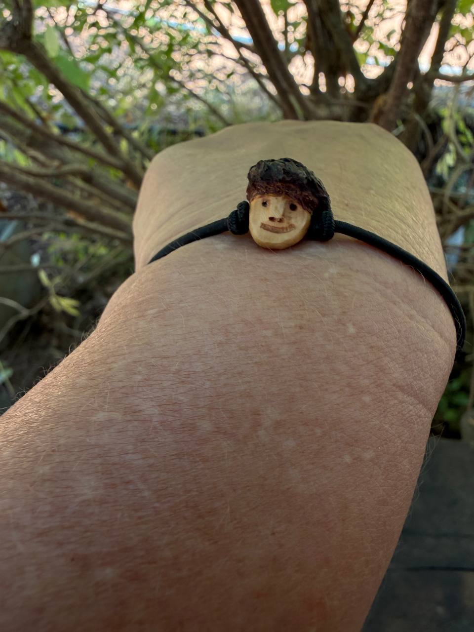 Armbandwichtel Bibbel handgeschnitzt aus magischer Baumperle