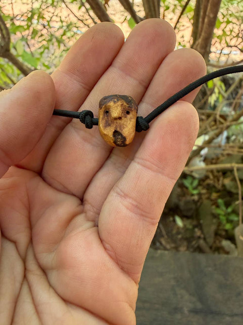 Armbandwichtel Pizel handgeschnitzt aus magischer Baumperle