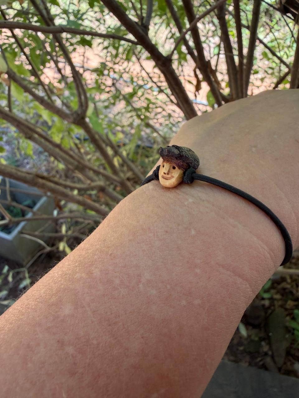 Armbandwichtel Bibbel handgeschnitzt aus magischer Baumperle