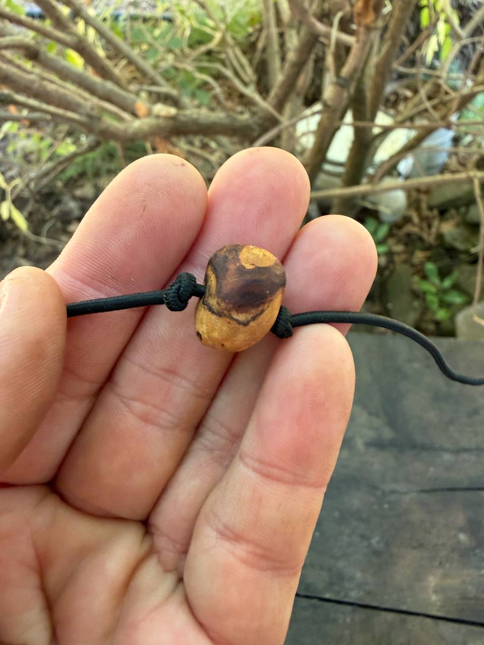 Armbandwichtel Pizel handgeschnitzt aus magischer Baumperle