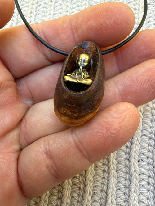 Buddha in Baumperle