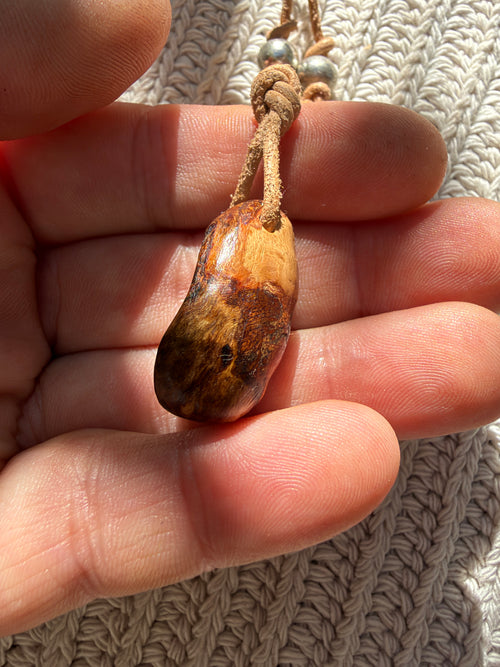 Baumperle mit Rabe