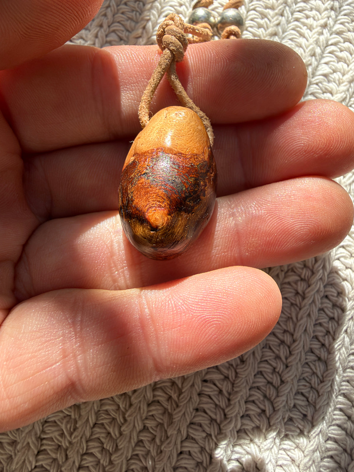 Baumperle mit Rabe