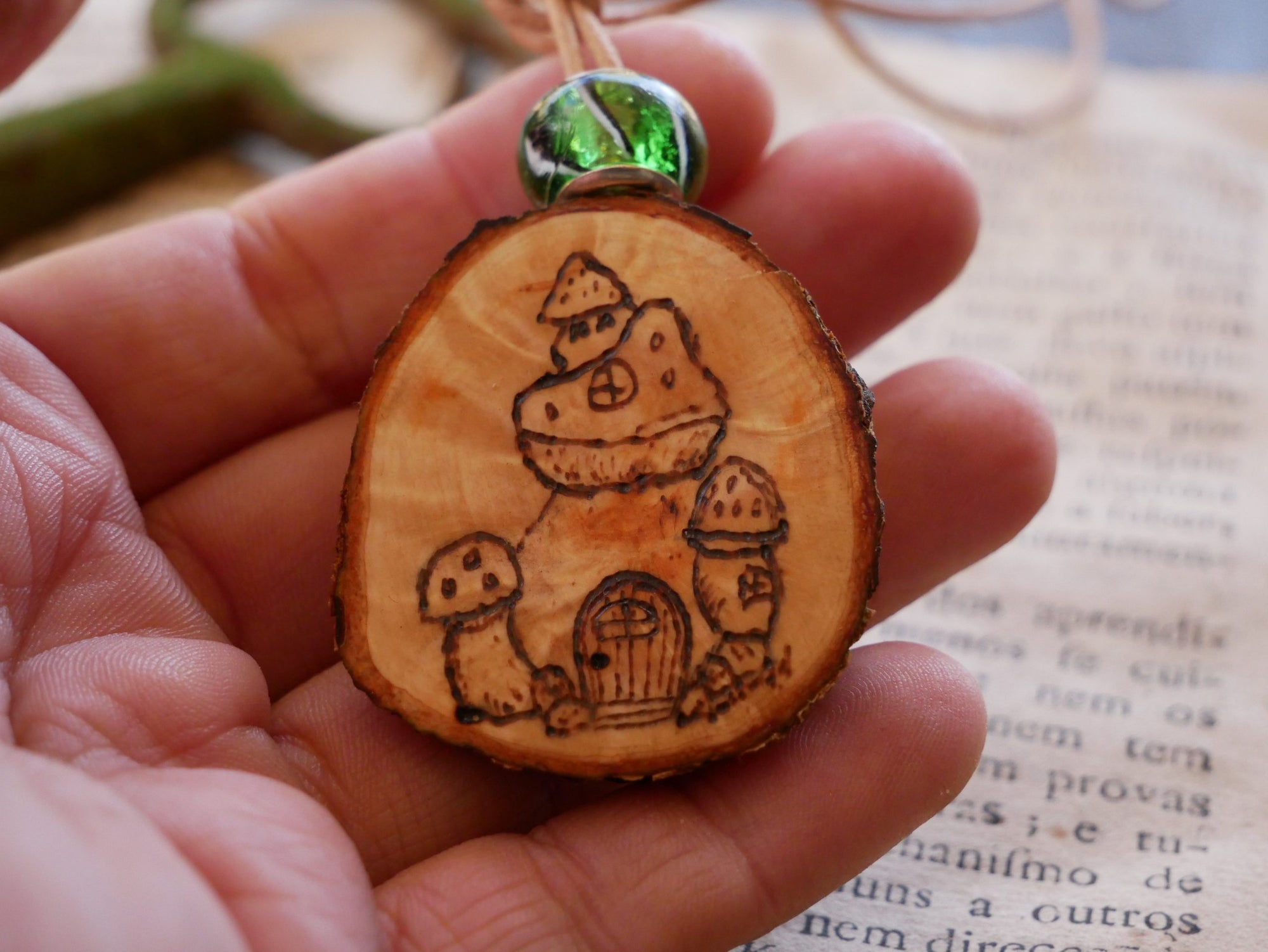 Amulett mit Pilzhaus