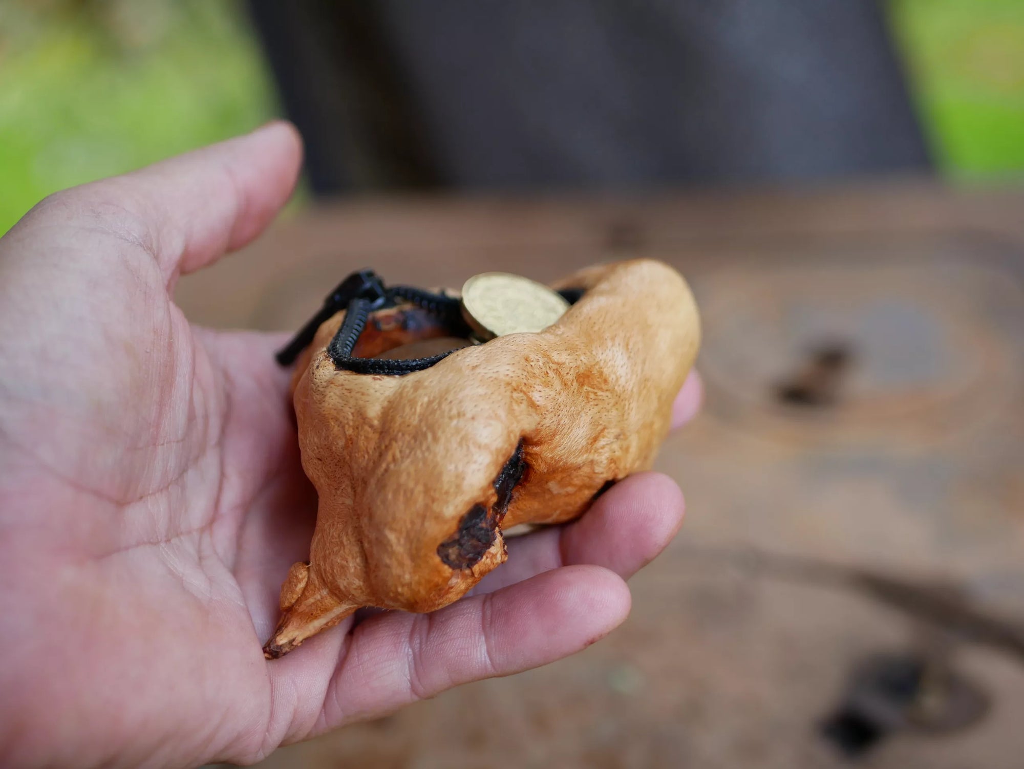 Holzschale aus Baumperle mit Reißverschluss