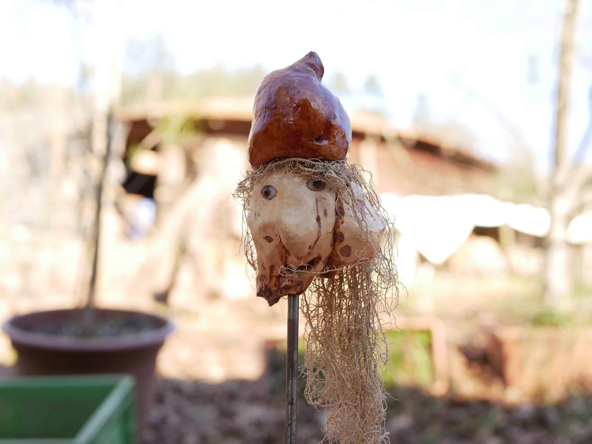 Skulptur aus einer Baumperle