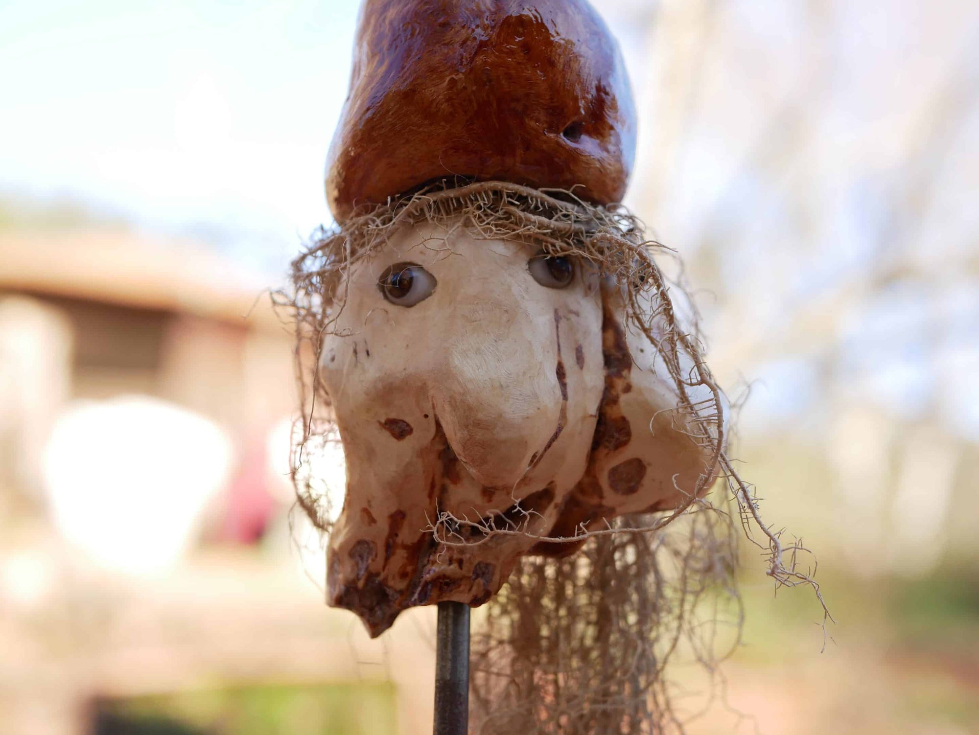 Skulptur aus einer Baumperle