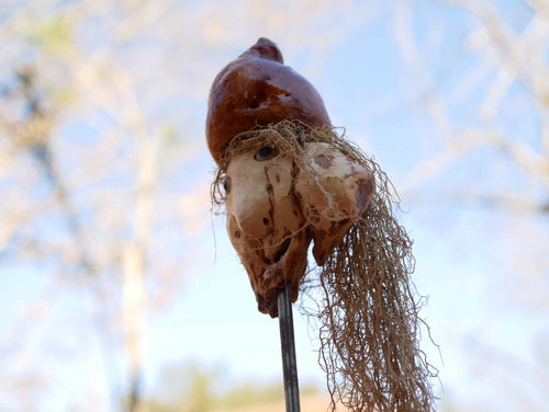 Skulptur aus einer Baumperle
