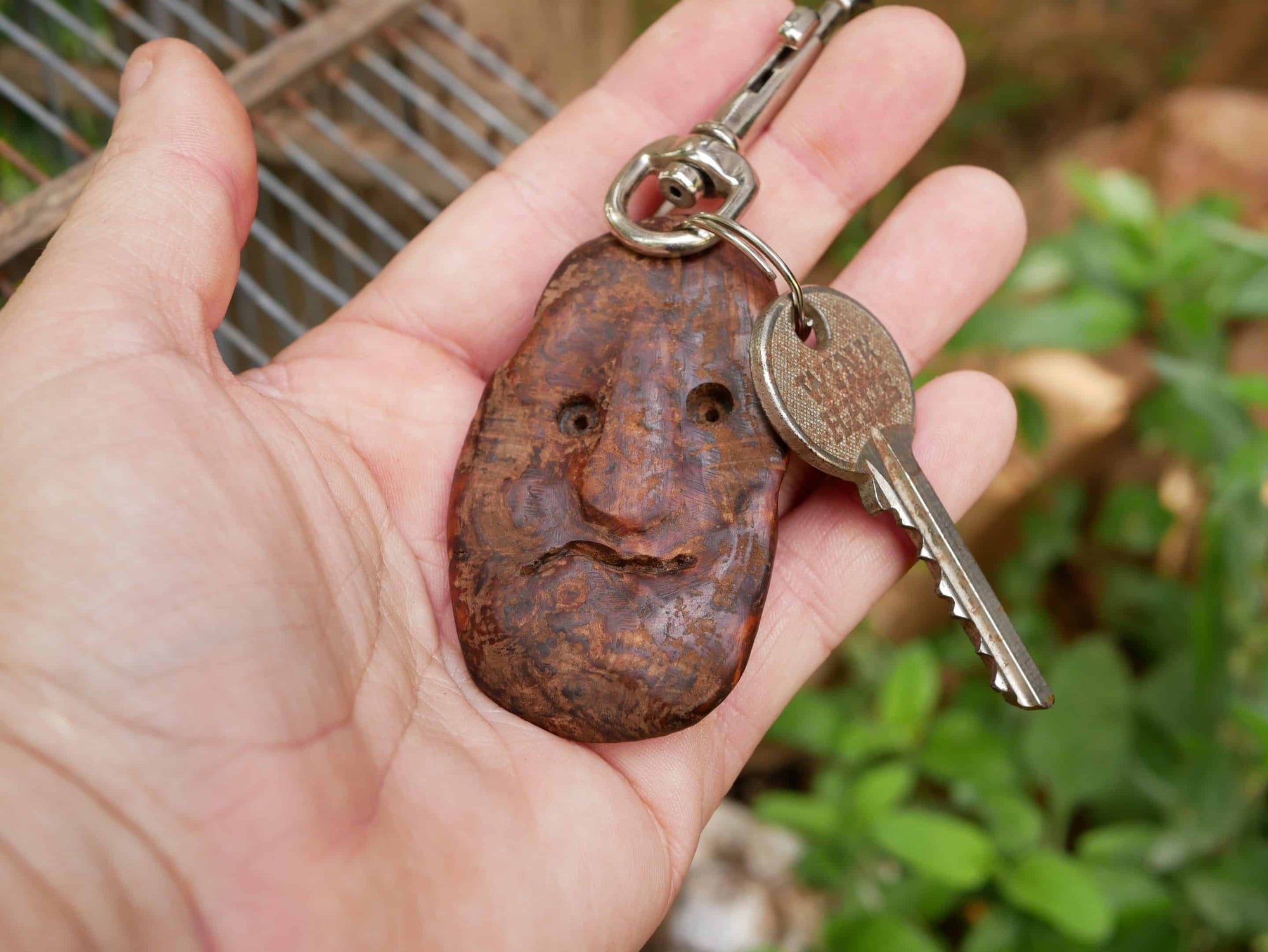 Schlüsselanhänger als Schlüsselkumpel aus Baumperle
