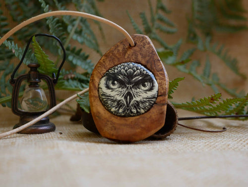Naturschmuck mit einer Eule als Kette