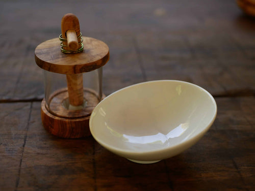 Kräutermühle aus Olivenholz