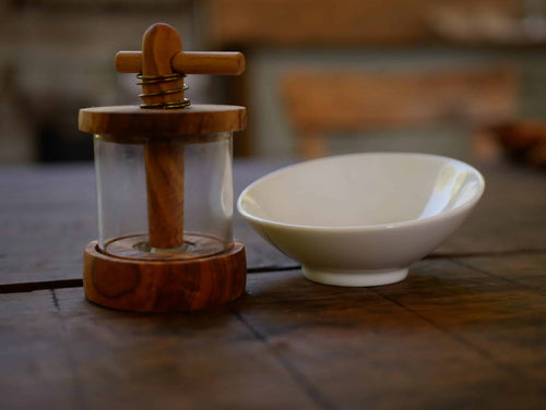 Kräutermühle aus Olivenholz