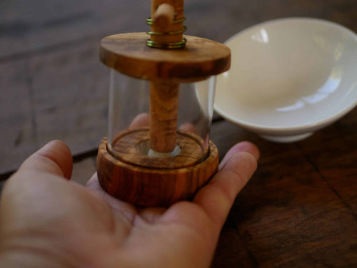 Kräutermühle aus Olivenholz