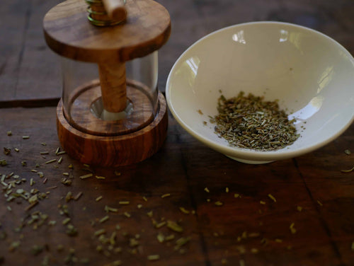Kräutermühle aus Olivenholz