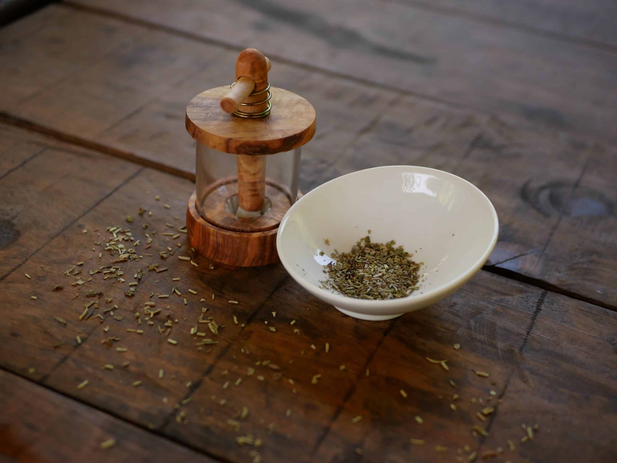Kräutermühle aus Olivenholz