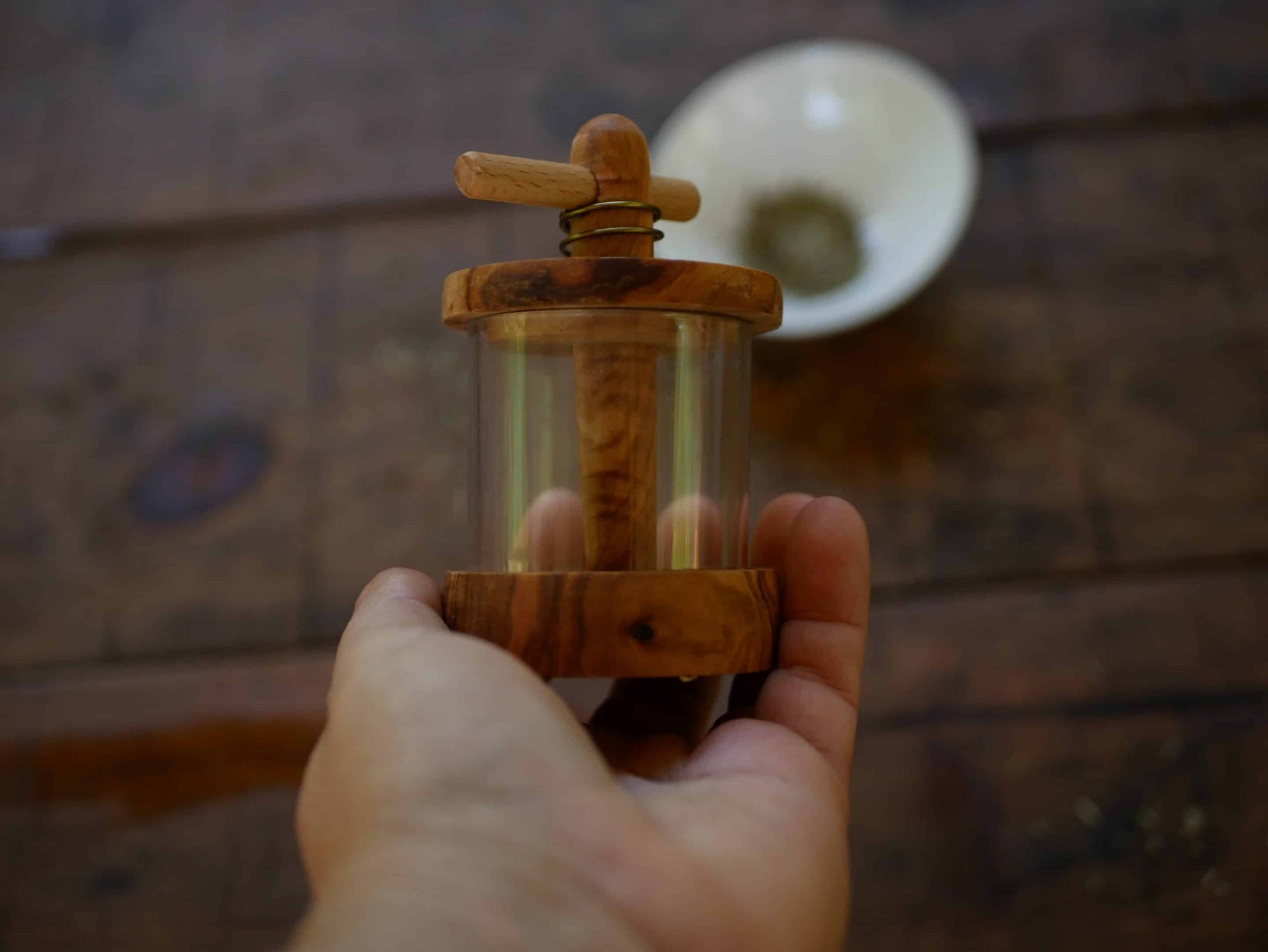 Kräutermühle aus Olivenholz
