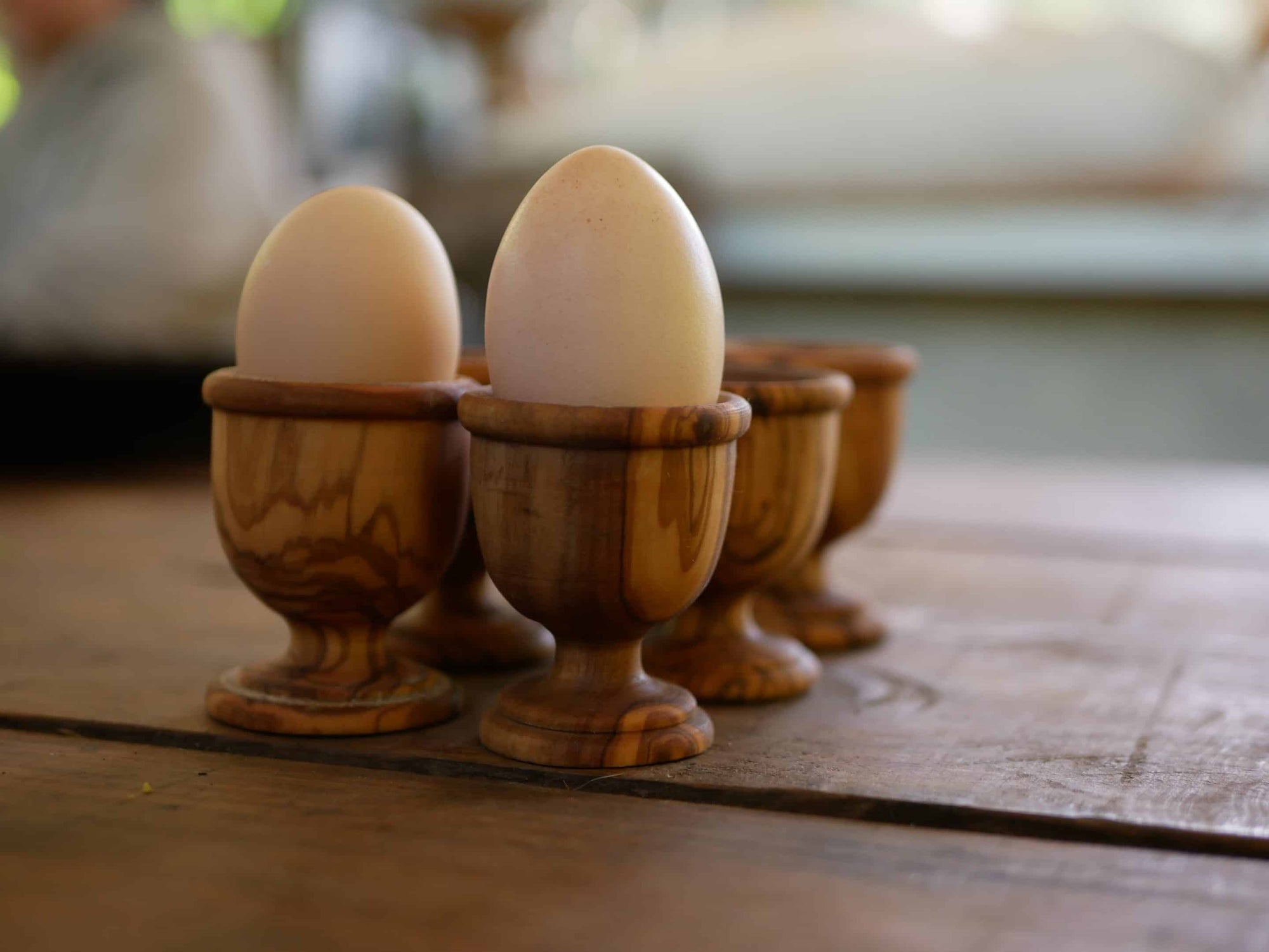 Eierbecher aus Olivenholz