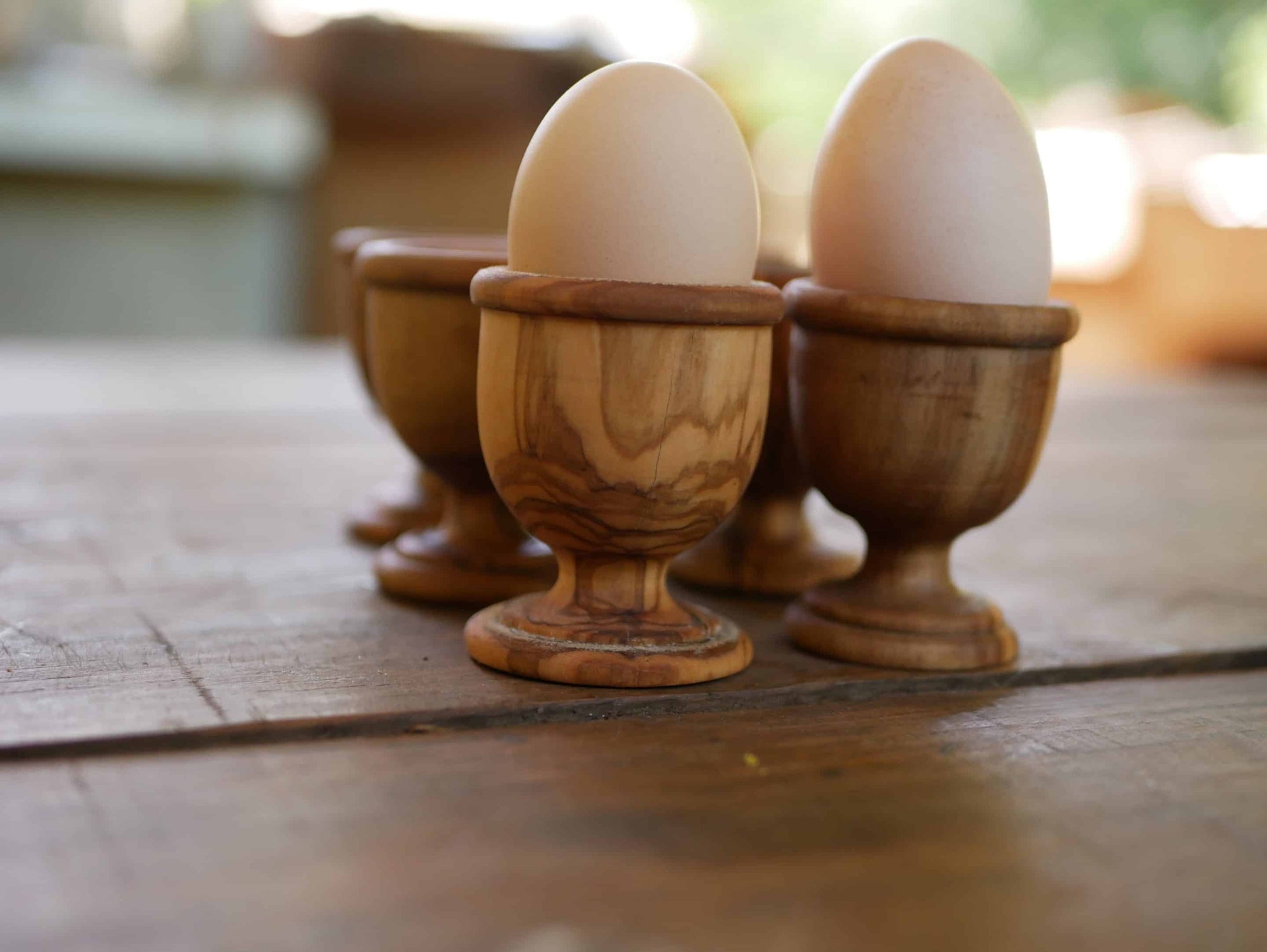 Eierbecher aus Olivenholz