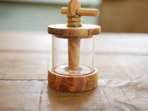 Kräutermühle aus Olivenholz