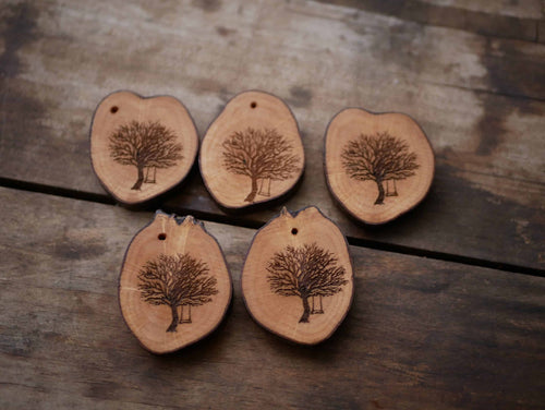 Haselnusskette mit Eichen Baum Brandmalerei mit Laser