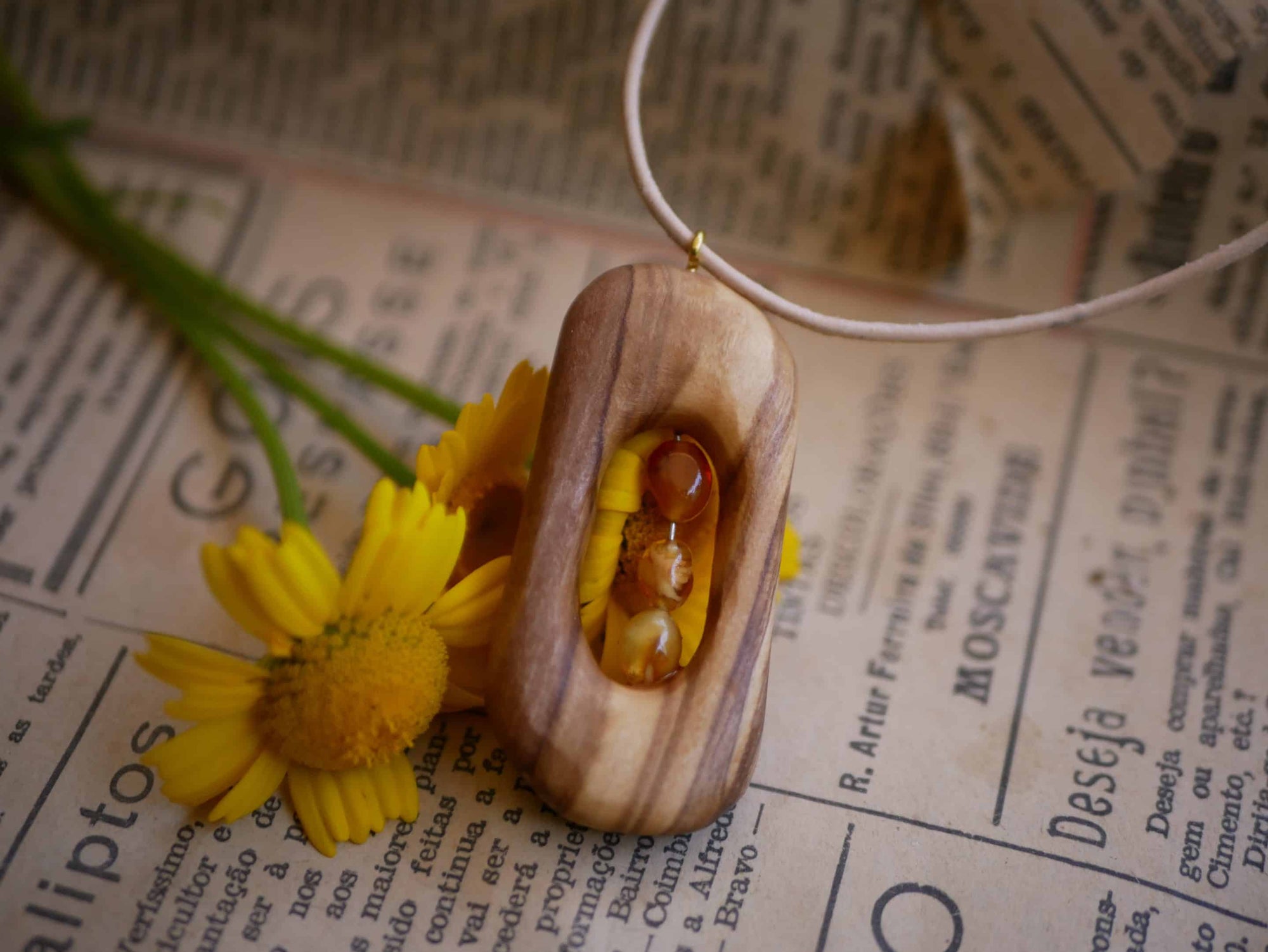 Olivenholz Kette mit Bernstein