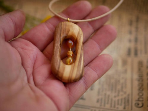Olivenholz Kette mit Bernstein