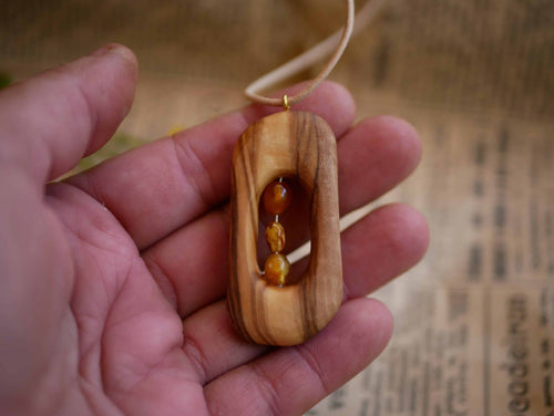Olivenholz Kette mit Bernstein