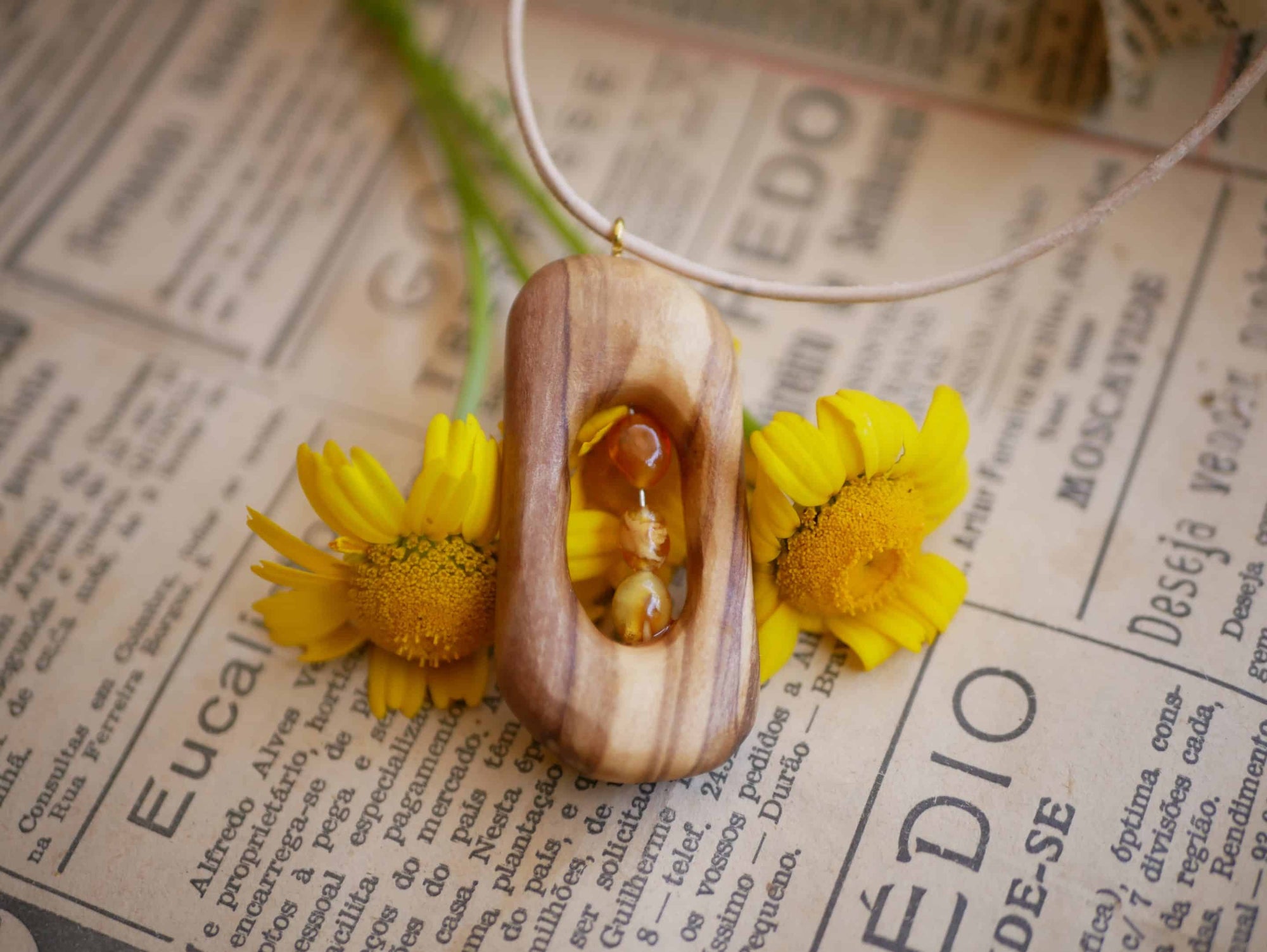 Olivenholz Kette mit Bernstein