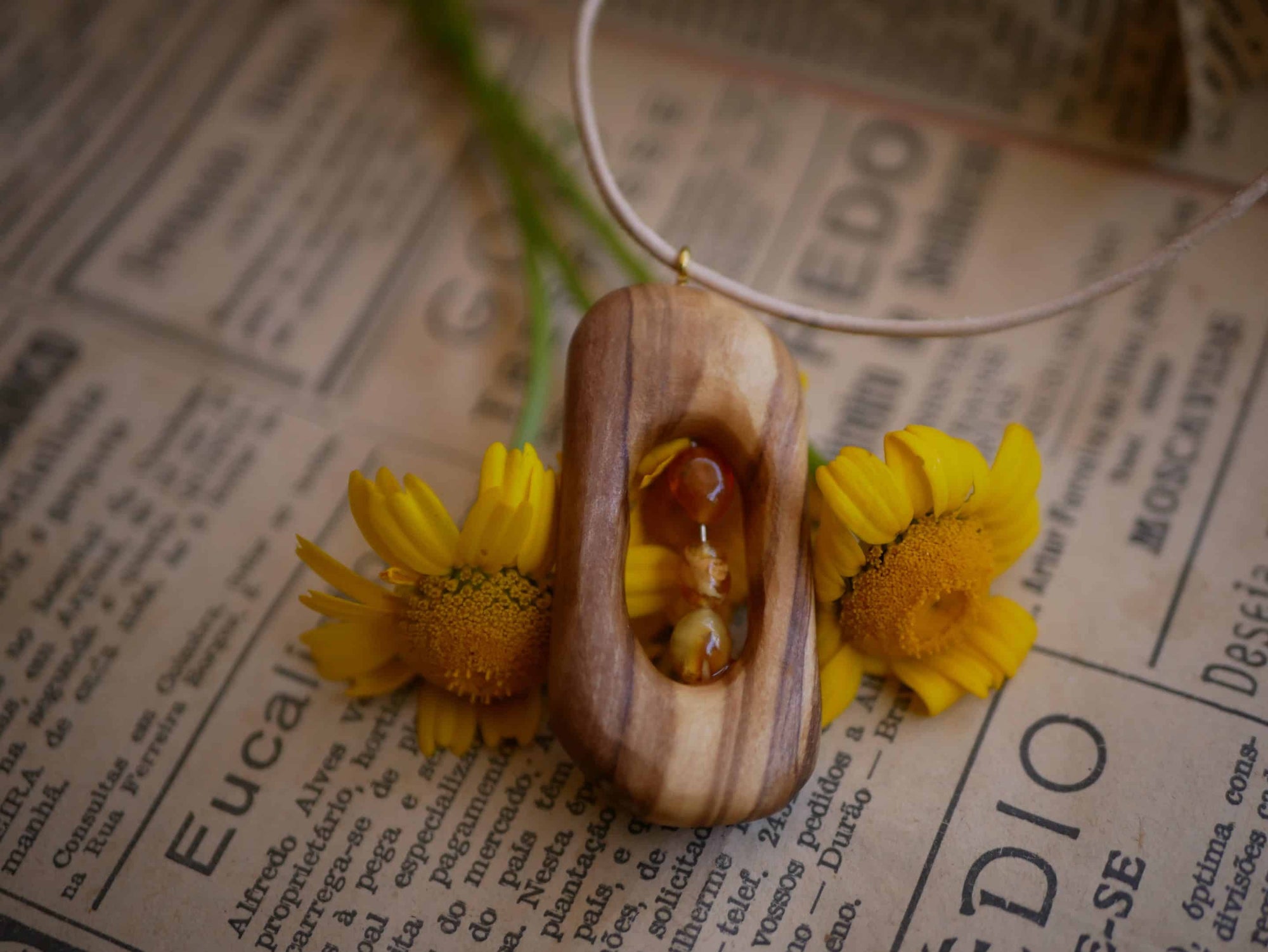 Olivenholz Kette mit Bernstein