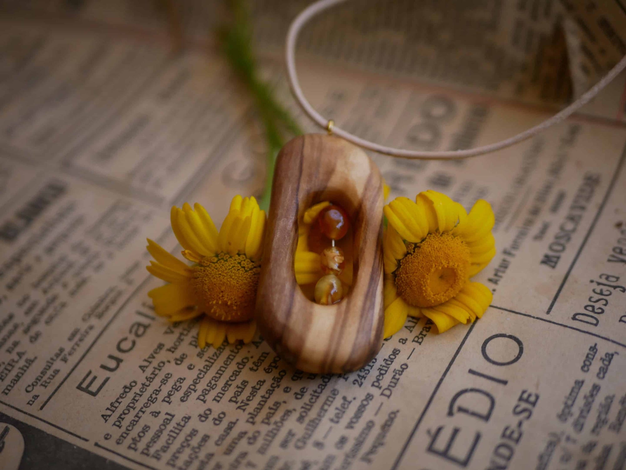 Olivenholz Kette mit Bernstein