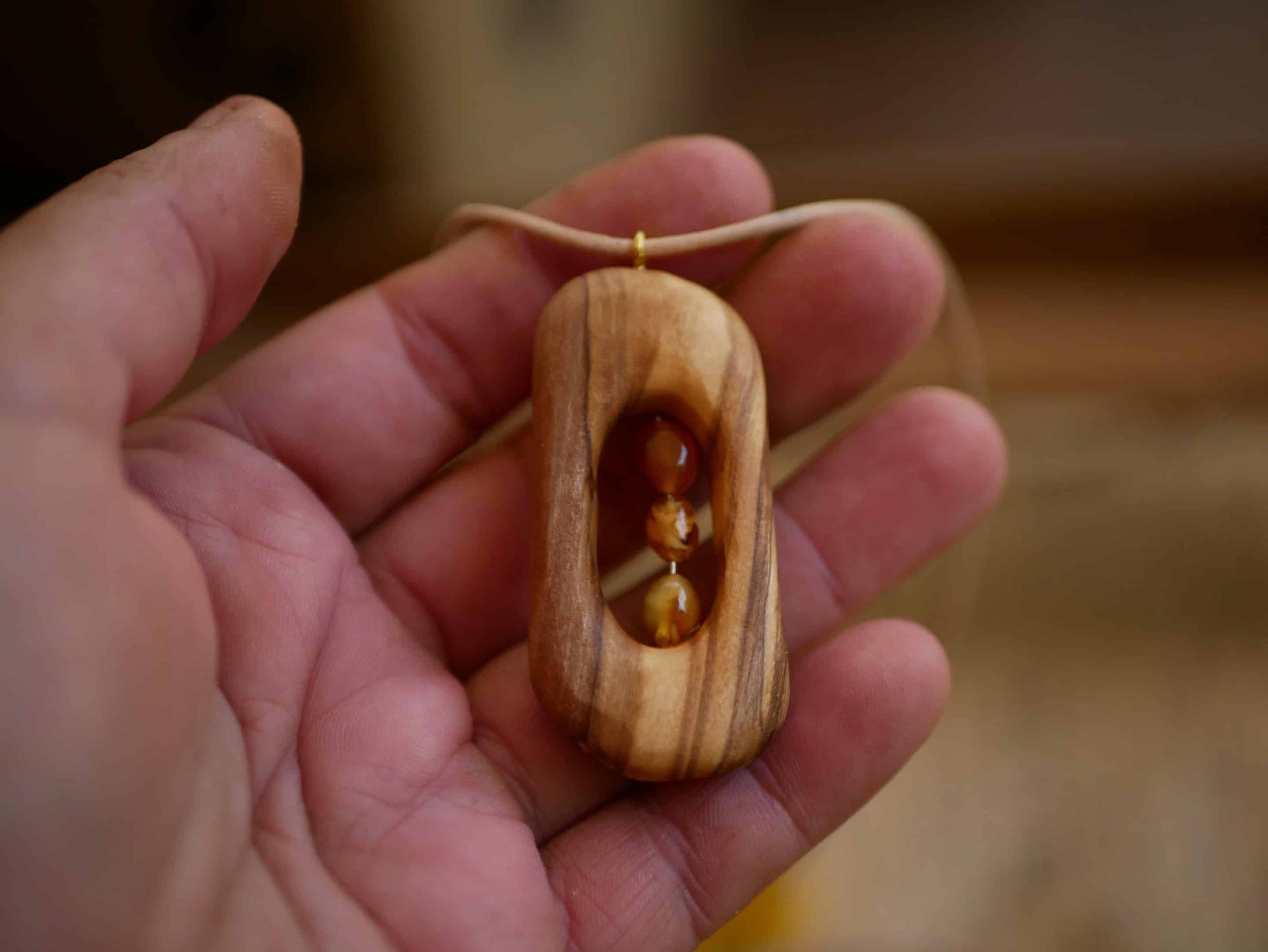 Olivenholz Kette mit Bernstein
