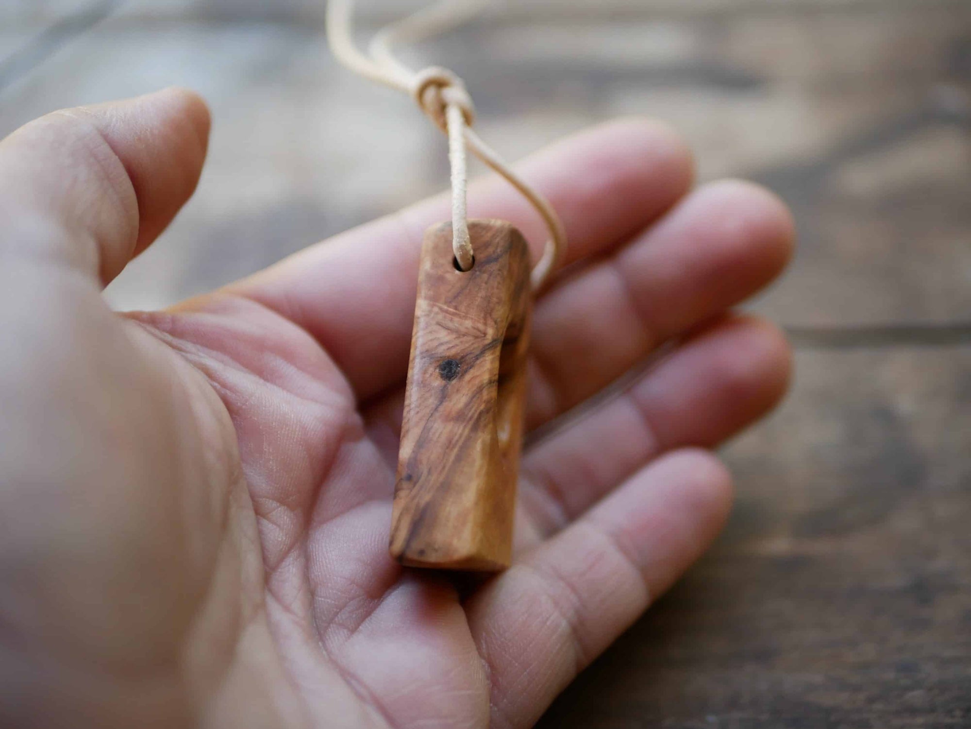Kette aus Olivenholz mit Eule