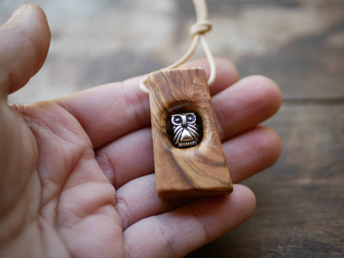Kette aus Olivenholz mit Eule