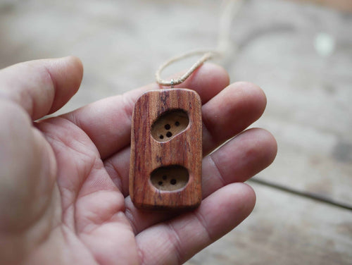 Kette mit zwei Holzarten