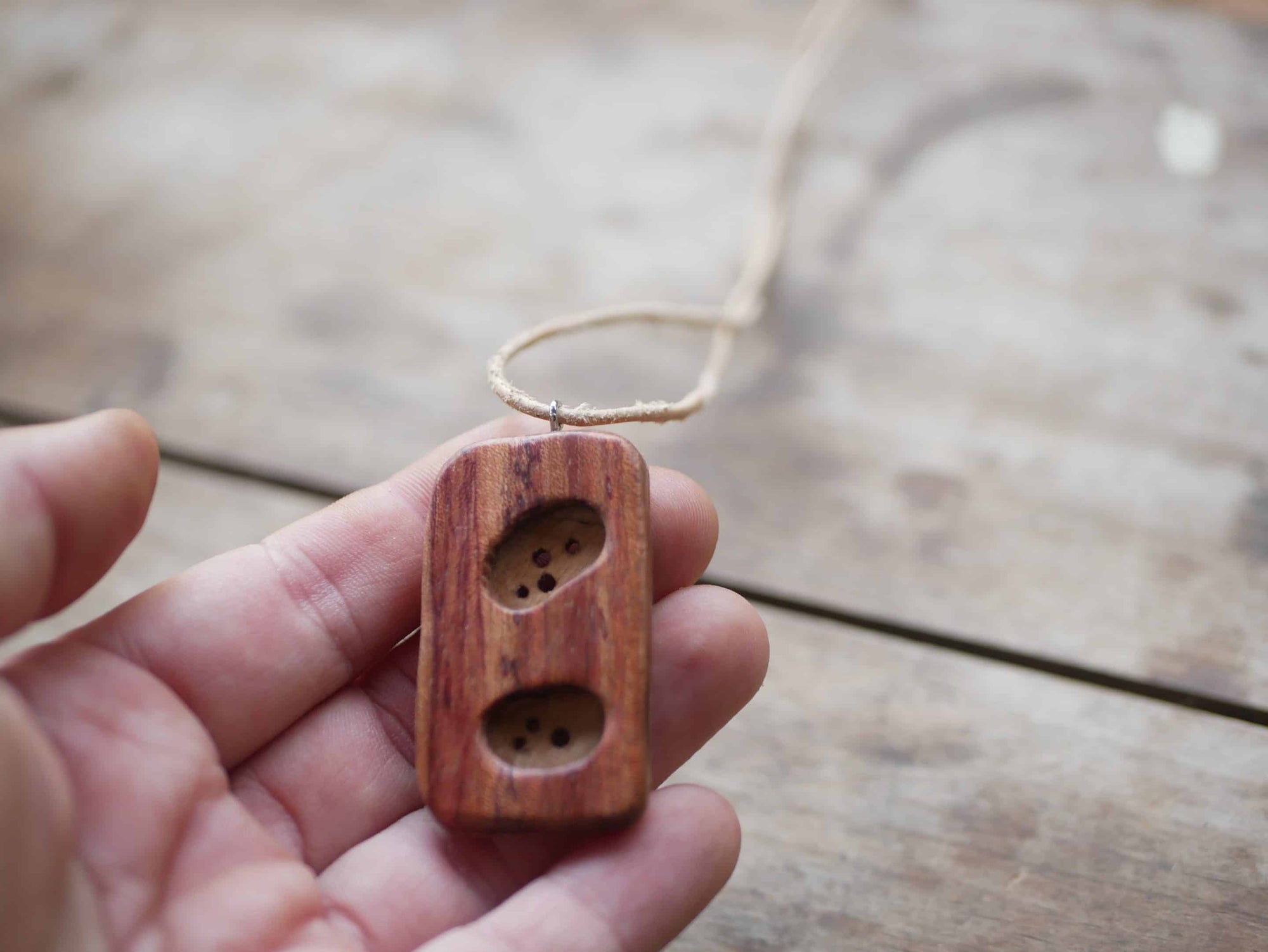 Kette mit zwei Holzarten
