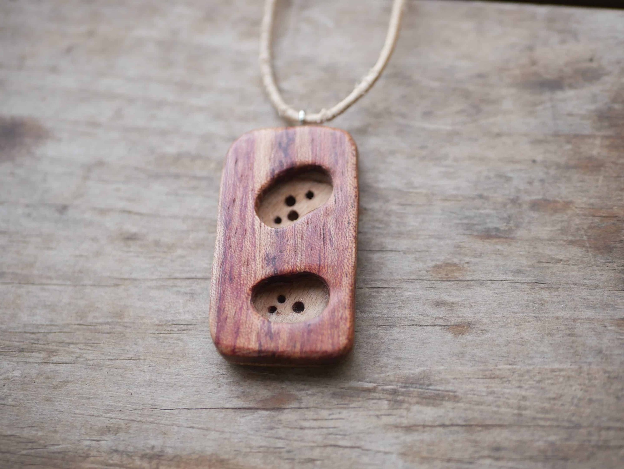 Kette mit zwei Holzarten