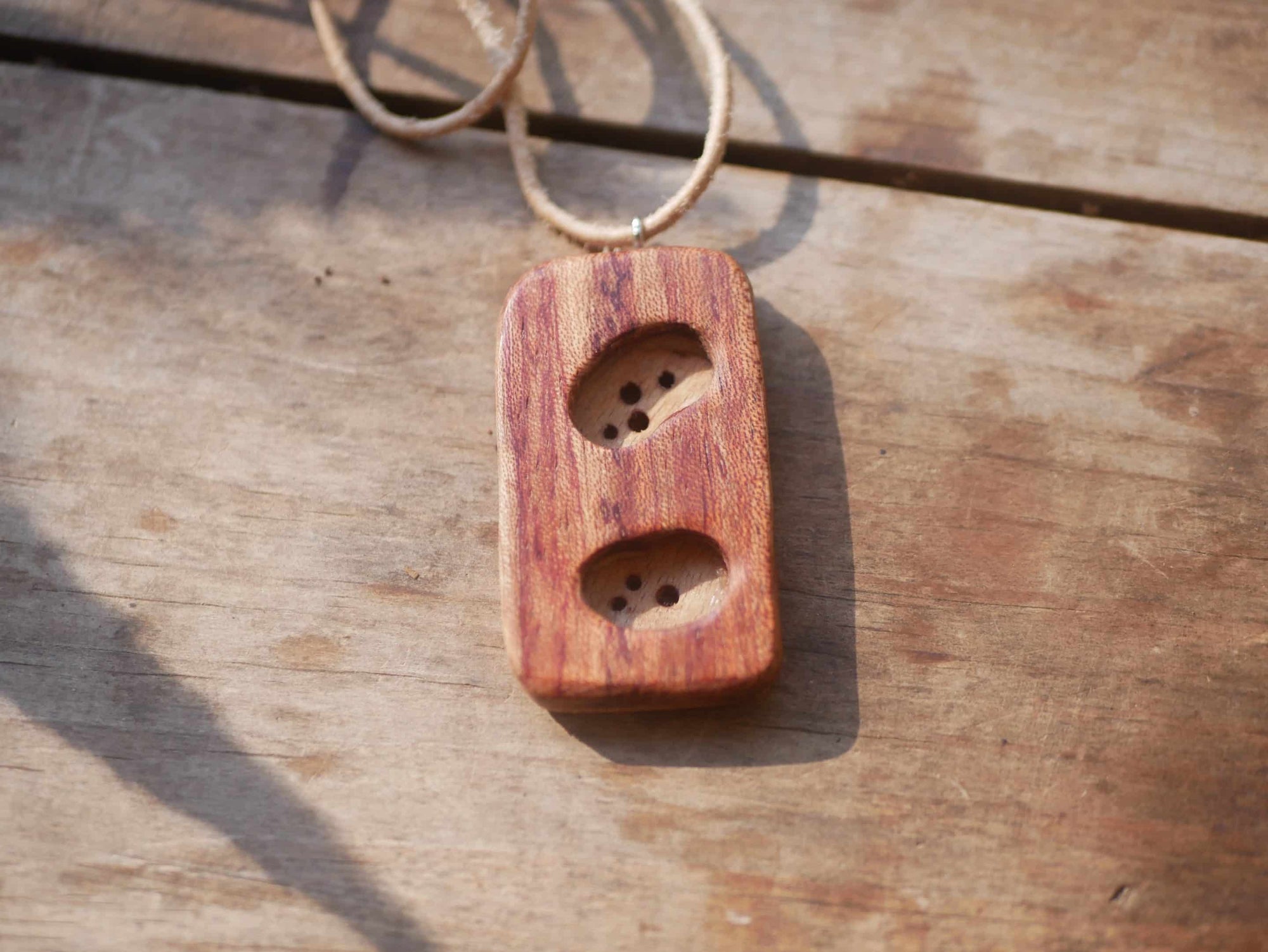 Kette mit zwei Holzarten