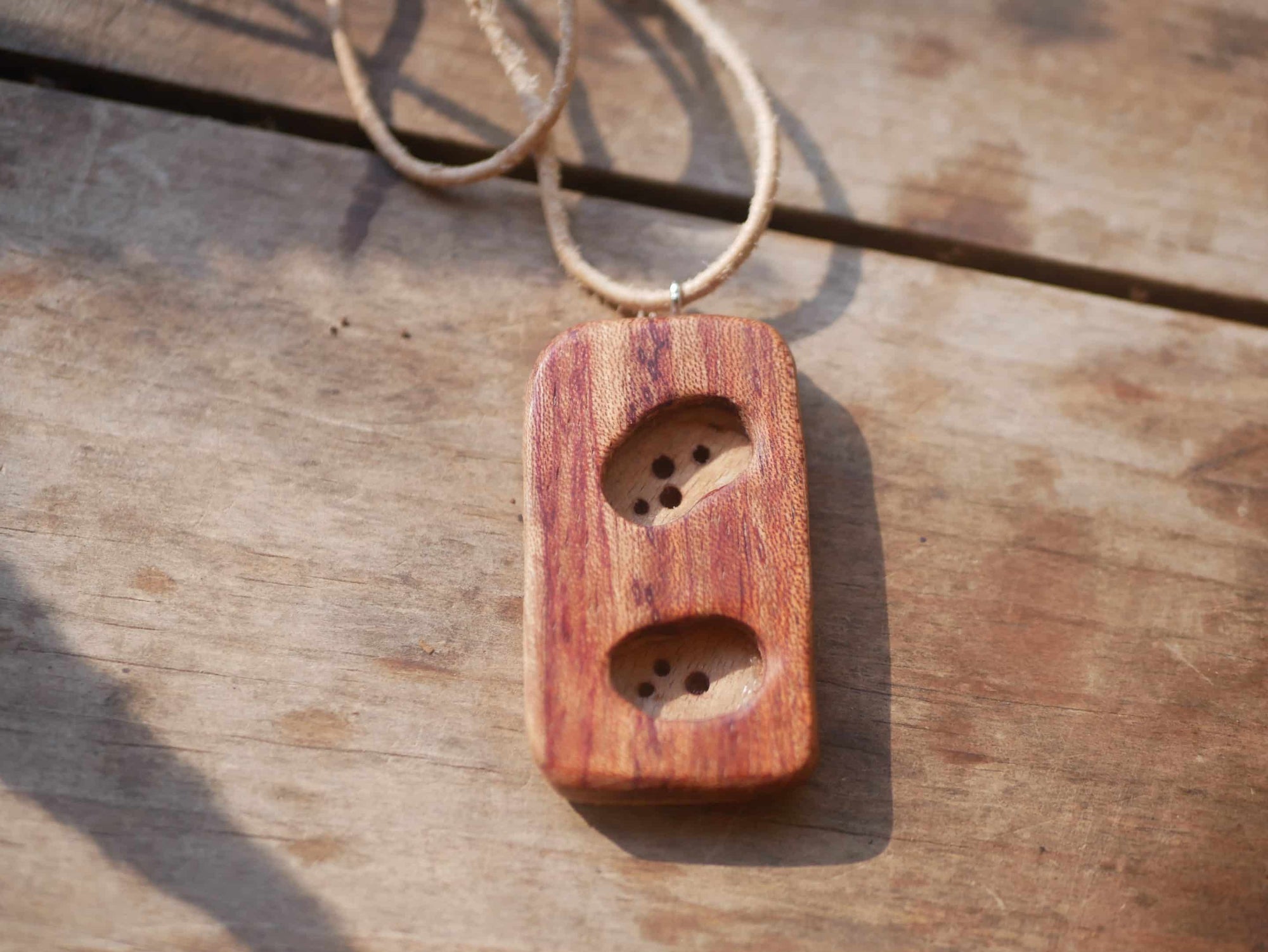 Kette mit zwei Holzarten