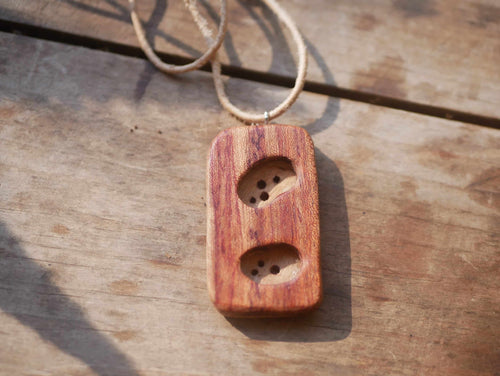 Kette mit zwei Holzarten