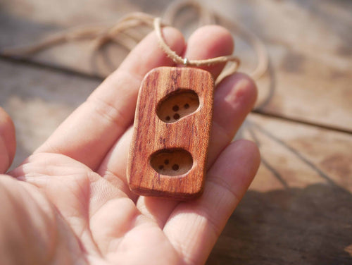 Kette mit zwei Holzarten